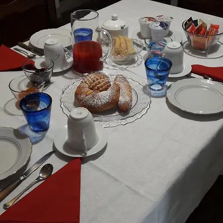 Alojamento de Acomodação e Pequeno-almoço Dietro Le Mura